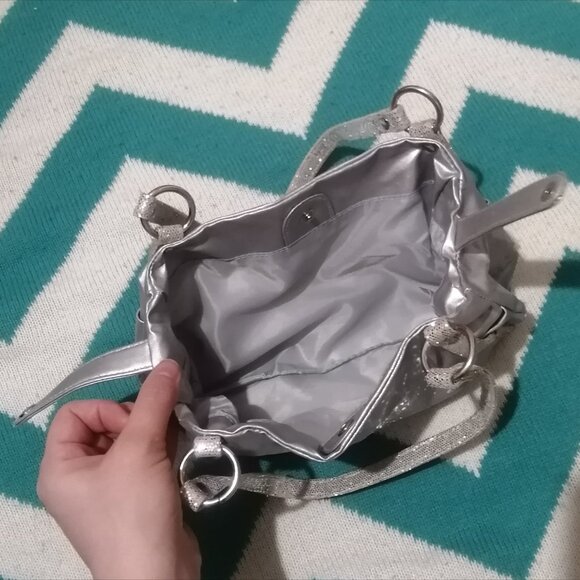Simple, Stylish Silver Purse - Picture 5 of 6